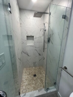 Shower, hair dryer, bidet, towels - Lodge at Concord Lavender Farm. (Concord)