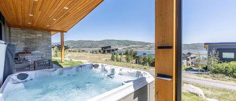 Bañera de hidromasaje al aire libre