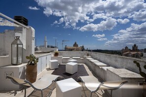 Terrace/patio - Beautiful apartment located in the heart of Ostuni (ZTL), a stone's throw from the Cathedral, in the highest point of the historic center. With two bedrooms and two bathrooms, it accommodates 4 people and boasts a spectacular terrace with 360-degree view (Ostuni)