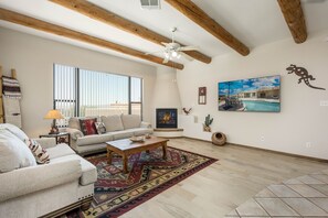 Smart TV, fireplace - Las Cruces Luxury Retreat - Private Pool & Fireplace (Las Cruces)