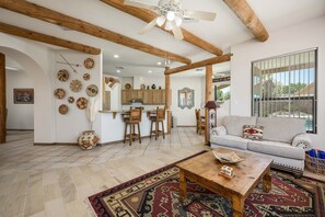 Smart TV, fireplace