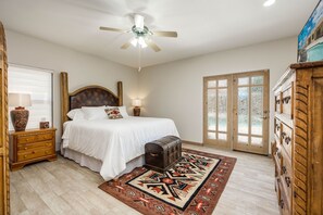 3 bedrooms, iron/ironing board, travel crib, free WiFi