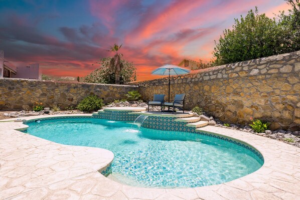 A heated pool - Las Cruces Luxury Retreat - Private Pool & Fireplace (Las Cruces)