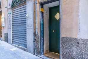 Exterior detail - Moby Dick Central Flat x3 (Genova)