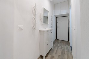 Interior - Moby Dick Central Flat x3 (Genova)