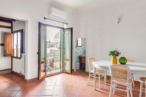 Dining - Charming 75 sqm apartment, able to accommodate up to 4 people, located on the FOURTH floor of an ancient building (NO lift). The property is located in the historic center of Florence (Restricted Traffic Area), in the lively Sant'Ambrogio district, a few (Firenze)