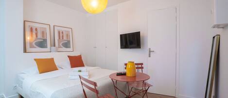 Bügeleisen/Bügelbrett, WLAN, Bettwäsche