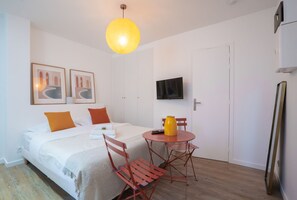 Iron/ironing board, WiFi, bed sheets