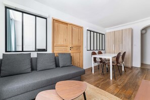 TV - Appartement Paris 6ème Proche Métro Confortable (Paris)