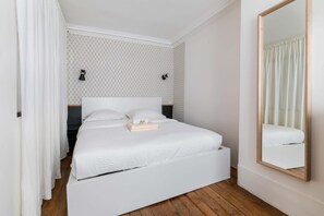 1 bedroom, iron/ironing board, WiFi, bed sheets - 2 pieces confortable metro duroc - Paris 6 -4p (Paris)