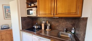 Fridge, microwave, dishwasher, coffee/tea maker