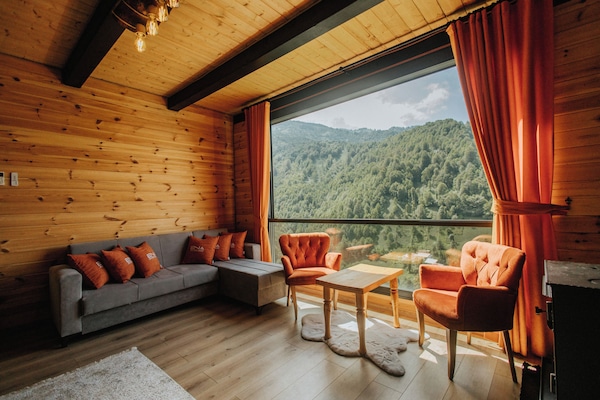 Business Quadruple Room | Free WiFi, bed sheets