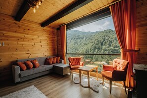 商务四人房 | 免费 WiFi、床单