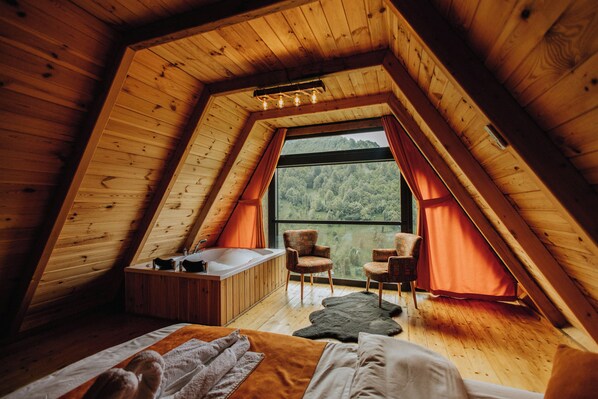 商务四人房 | 免费 WiFi、床单