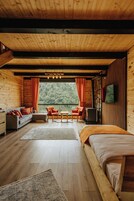 商务四人房 | 免费 WiFi、床单