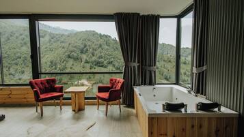 Deluxe Suite, Mountain View | 1 bedroom, free WiFi, bed sheets