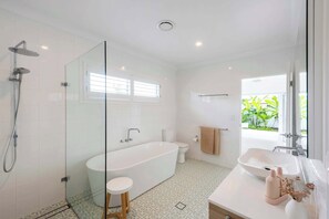 Shower, hair dryer, towels, shampoo