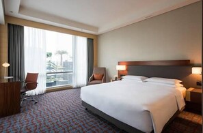 Luksusrom | Individuelt dekorert, skrivebord og skrivebord for bærbar PC