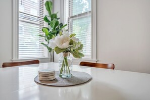 Dining - The Smith Victorian 2BR Brownstone Apartment (Springfield)