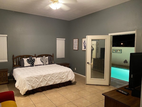 4 habitaciones, tabla de planchar con plancha, internet y ropa de cama 