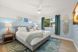 5 chambres, bureau, fer et planche à repasser, lit parapluie