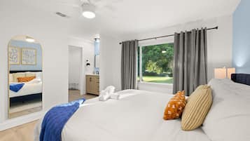 5 bedrooms, desk, iron/ironing board, travel crib