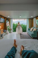 1 habitación, artículos del minibar gratis y decoración personalizada 