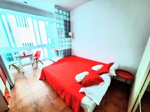 1 bedroom, iron/ironing board, WiFi, bed sheets - Casita en el Centro de Torremolinos (Torremolinos)