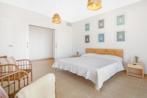 4 bedrooms, free WiFi, bed sheets