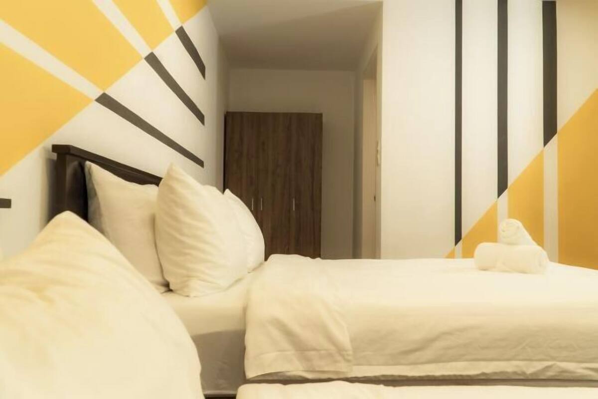 Fer et planche à repasser, Wi-Fi gratuit, décoration personnalisée