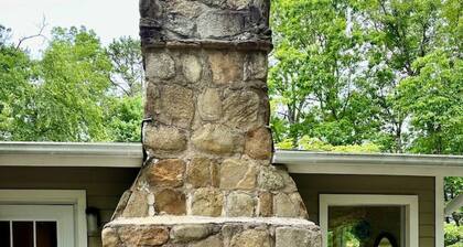 Scobie House - 3 BR near Waterfalls, Hiking and Gem