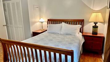 Desk, WiFi, bed sheets