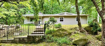 Scobie House - 3 BR near Waterfalls, Hiking and Gem