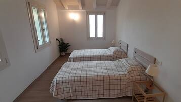 2 slaapkamers, een strijkplank/strijkijzer, wifi, beddengoed