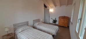2 habitaciones, tabla de planchar con plancha, wifi y ropa de cama 