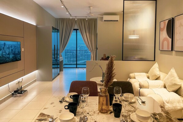 Studio, Balcony | Living area