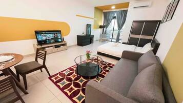 Studio, Balcony | Living area