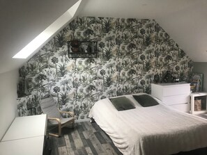 3 slaapkamers, een strijkplank/strijkijzer, beddengoed