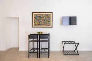 Royal Double Room, City View | Individually decorated, individually furnished, desk, laptop workspace - Nefelu apartments (Naples)