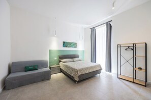 ロイヤル ダブルルーム シティビュー | デスク、ノートパソコン用作業スペース、WiFi (無料)、客室ごとに異なる装飾