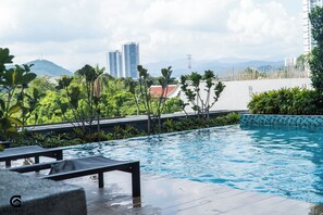 Outdoor pool - Guestonic Neu Suite Cozy Studio (Kuala Lumpur)