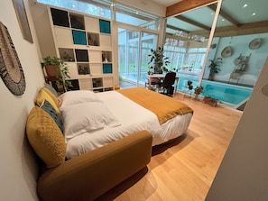 4 bedrooms, desk, iron/ironing board, travel cot