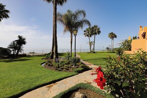 Property grounds - Riviera Andaluza – Lovely apartment by the beach with sea views  (Estepona)