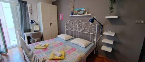 4 bedrooms, free WiFi, bed sheets