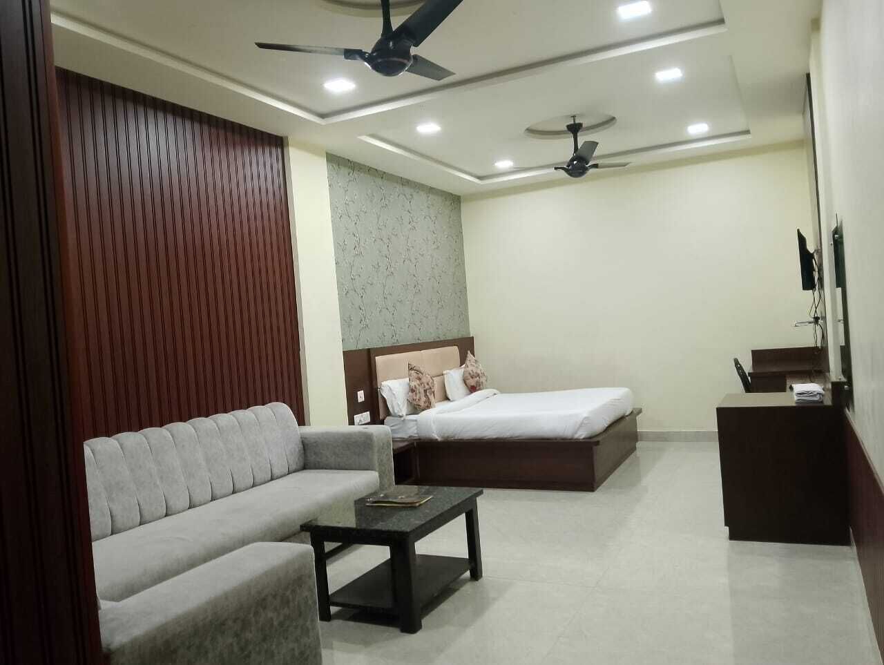 Deluxe Room | Egyptian cotton sheets, premium bedding, down duvets, memory-foam beds