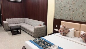 Egyptian cotton sheets, premium bedding, down duvets, memory-foam beds - Hotel Jodha The Great Kuberpur (Etmadpur)