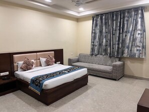 Deluxe Room | Egyptian cotton sheets, premium bedding, down comforters - Hotel Jodha The Great Kuberpur (Etmadpur)