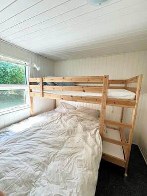 3 bedrooms, free WiFi - Charming summer house on a secluded plot (Glesborg)