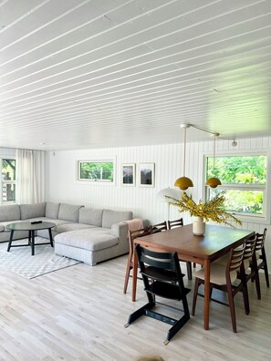 Dining - Charming summer house on a secluded plot (Glesborg)