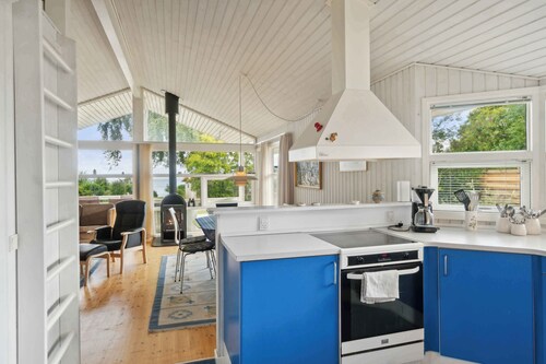 Cozy summer house with full sea view